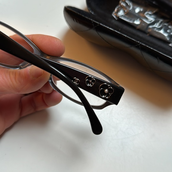 CHANEL vintage black enamel&Pearl RARE Camellia reader frames+Quilted Case+Cloth - Picture 10 of 12